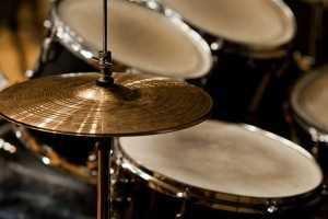 cymbals on drum set